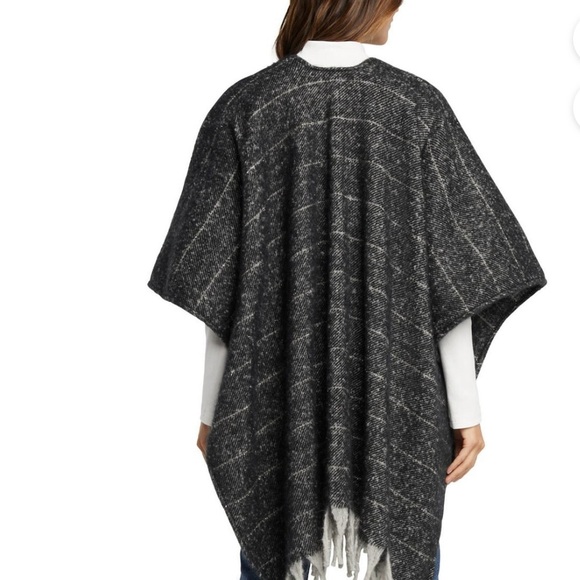NWT- Women’s Chic Black Woolrich Shawl/Wrap One Size - Picture 5 of 10